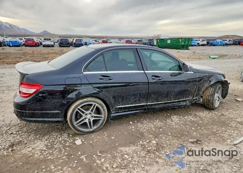 2009 Mercedes-Benz C 300 z USA, uszkodzony, nr VIN WDDGF54X49R059696